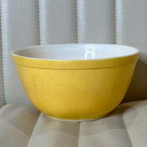 Vintage PYREX 402 Mixing Bowl 1.5 qt Golden Yellow Ovenware Daisy Series GUC 60s